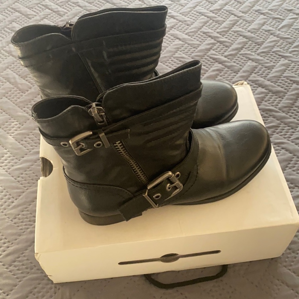 Low cut boots
